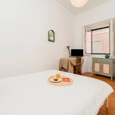 Апартаменты Cosy 2 Bed Flat With Terrace Near Av Liberdade Лиссабон