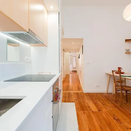 Cosy 2 Bed Flat With Terrace Near Av Liberdade Апартаменты