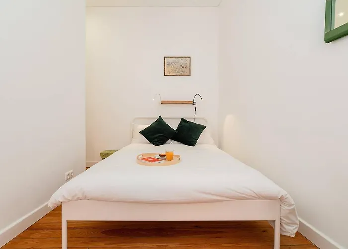 Cosy 2 Bed Flat With Terrace Near Av Liberdade * Lizbona