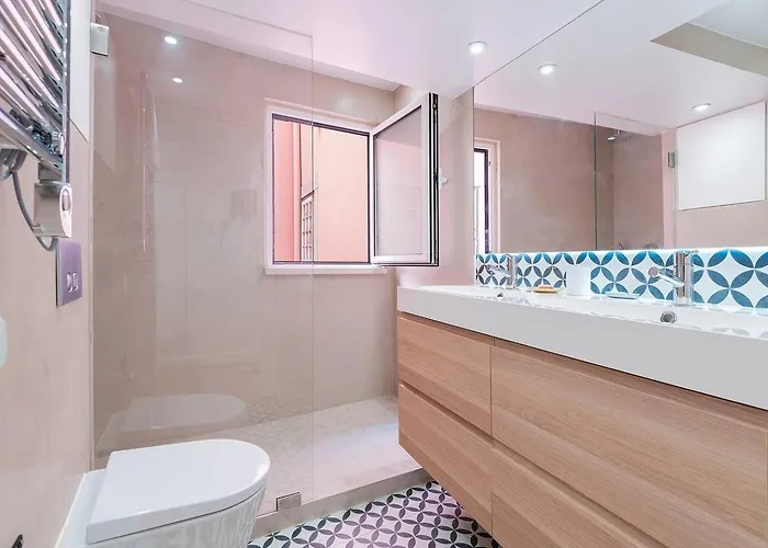 Cosy 2 Bed Flat With Terrace Near Av Liberdade Lisboa