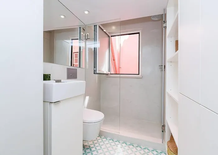 Cosy 2 Bed Flat With Terrace Near Av Liberdade Lissabon
