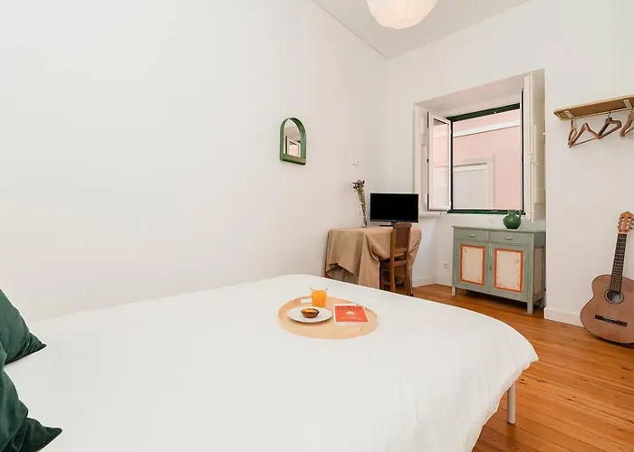 Apartment Cosy 2 Bed Flat With Terrace Near Av Liberdade Lissabon